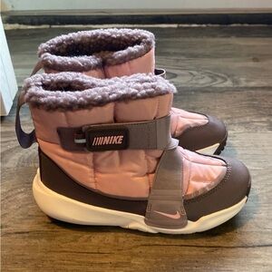 Nike kids boots sz1